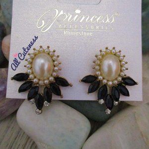 🎀 Statement Earrings